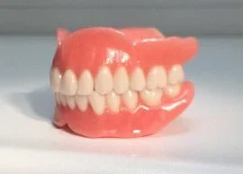 kunstgebit zijaanzicht